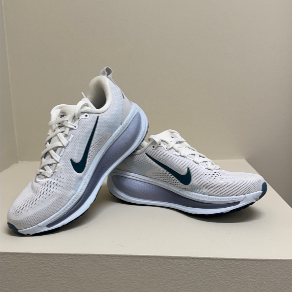 Nike White and Teal Athletic Sneakers